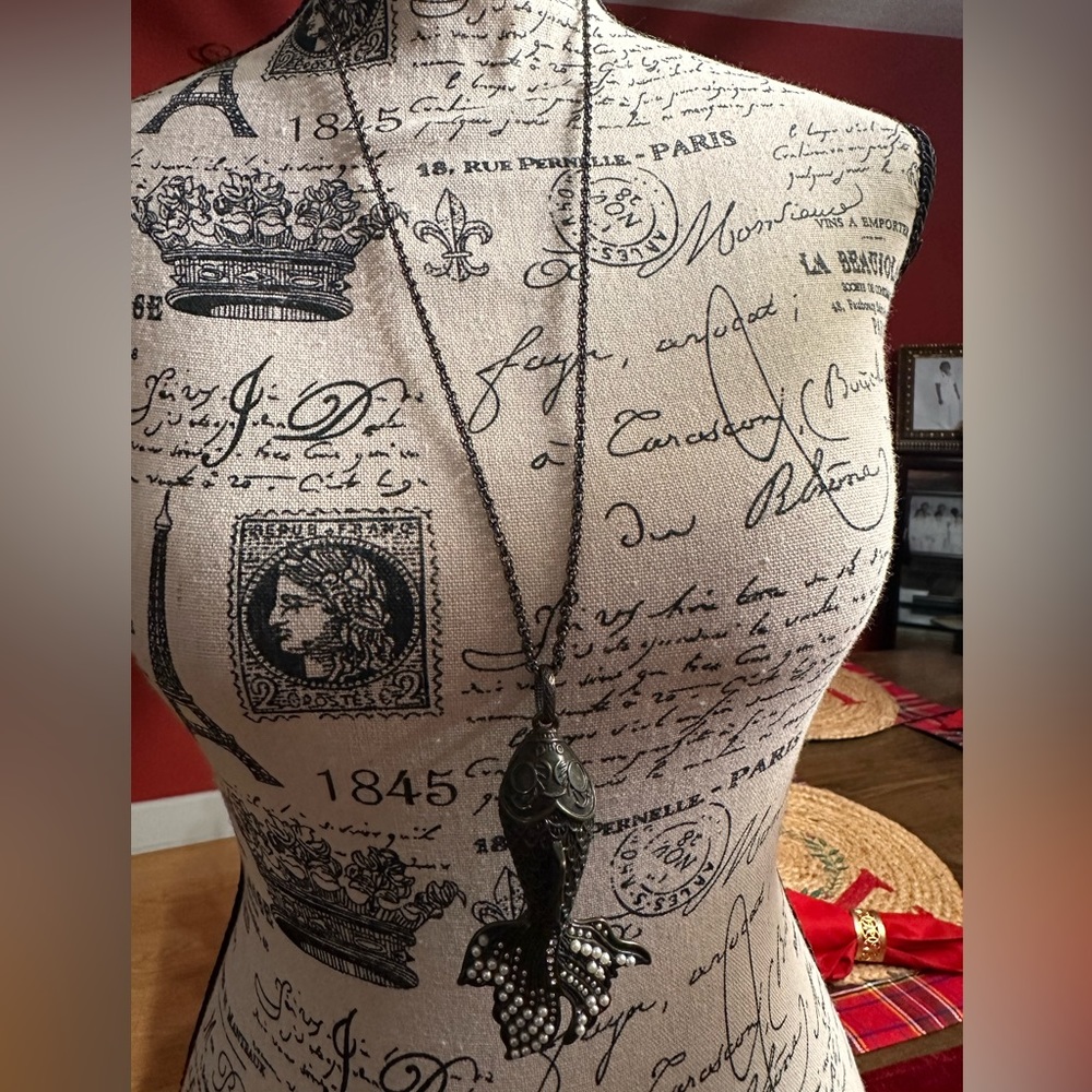 Luck 🍀 Brand Vintage LARGE Koi fish pendant necklace w/ faux pearl tail